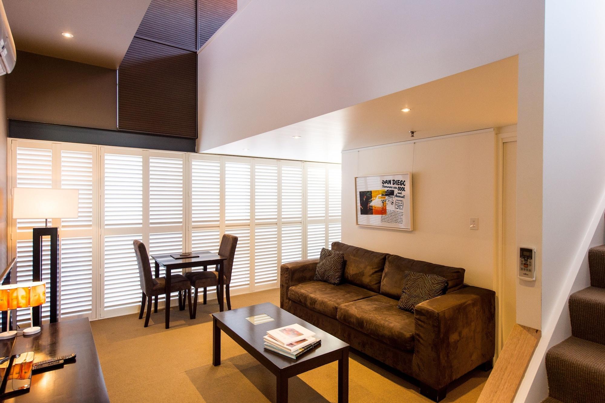 The Henry Jones Art Hotel Hobart Exteriör bild A living room in a typical apartment