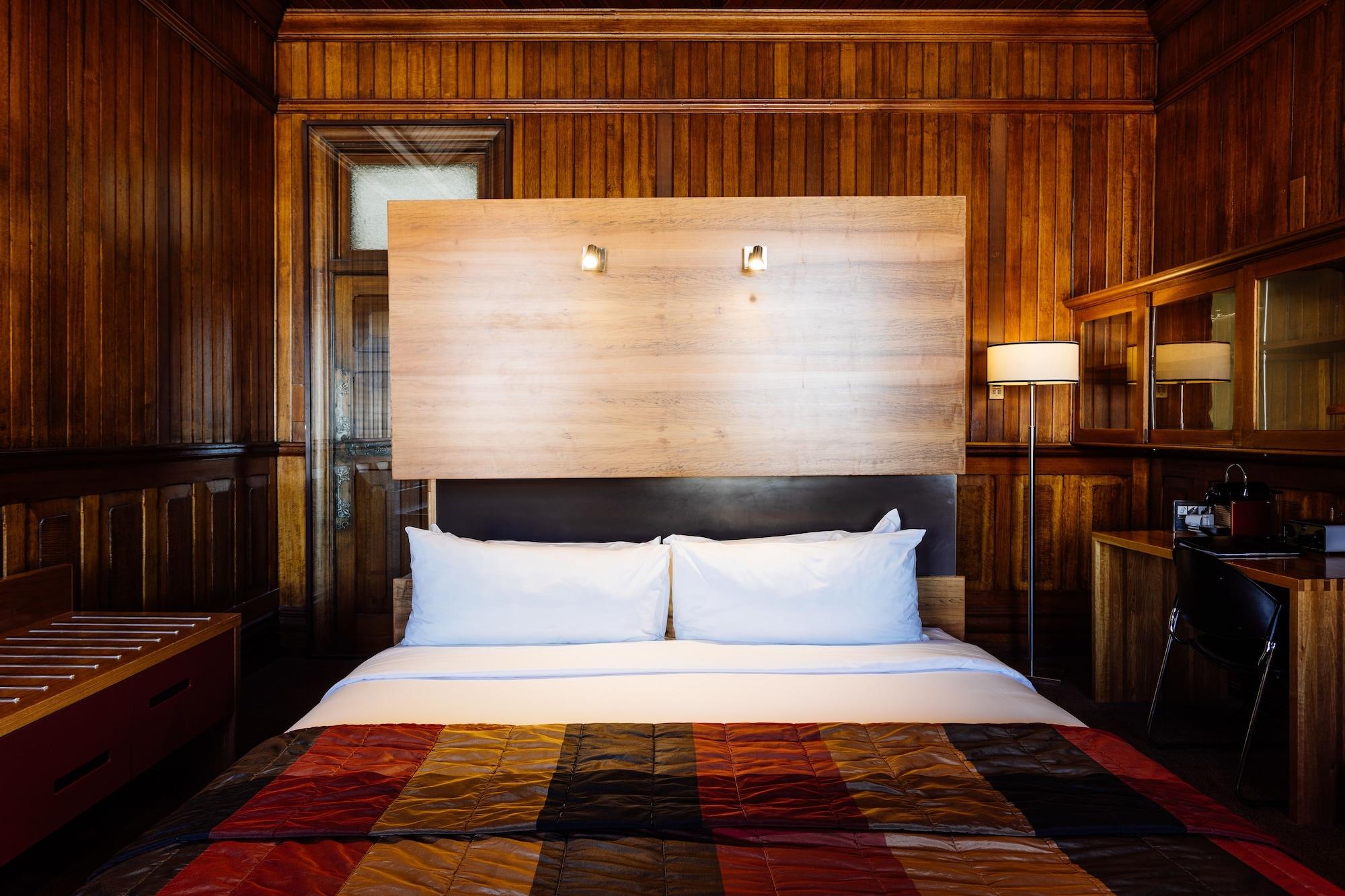 The Henry Jones Art Hotel Hobart Exteriör bild A room at the hotel