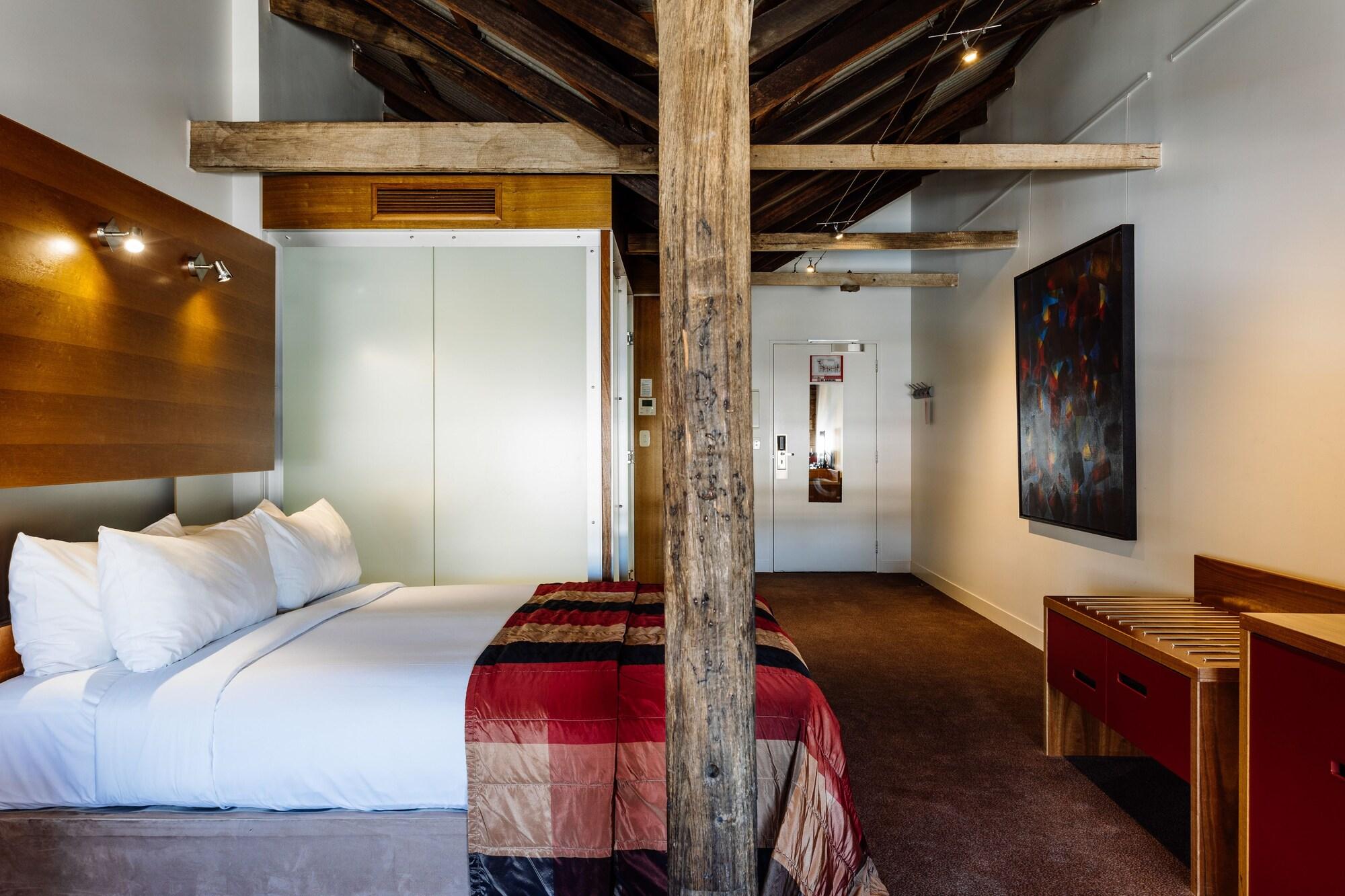 The Henry Jones Art Hotel Hobart Exteriör bild A room at the hotel