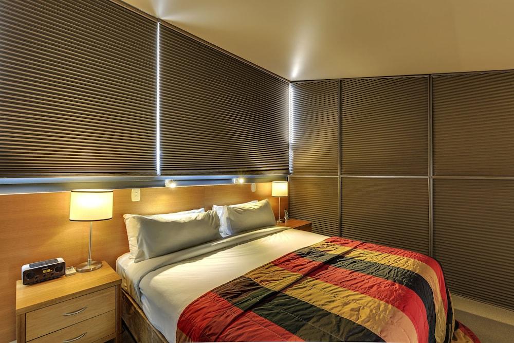The Henry Jones Art Hotel Hobart Exteriör bild Venetian blinds