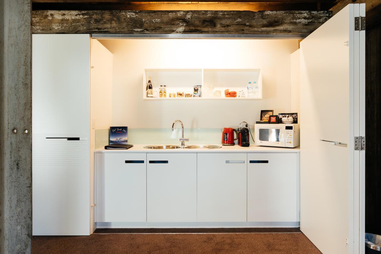 The Henry Jones Art Hotel Hobart Exteriör bild A typical kitchenette