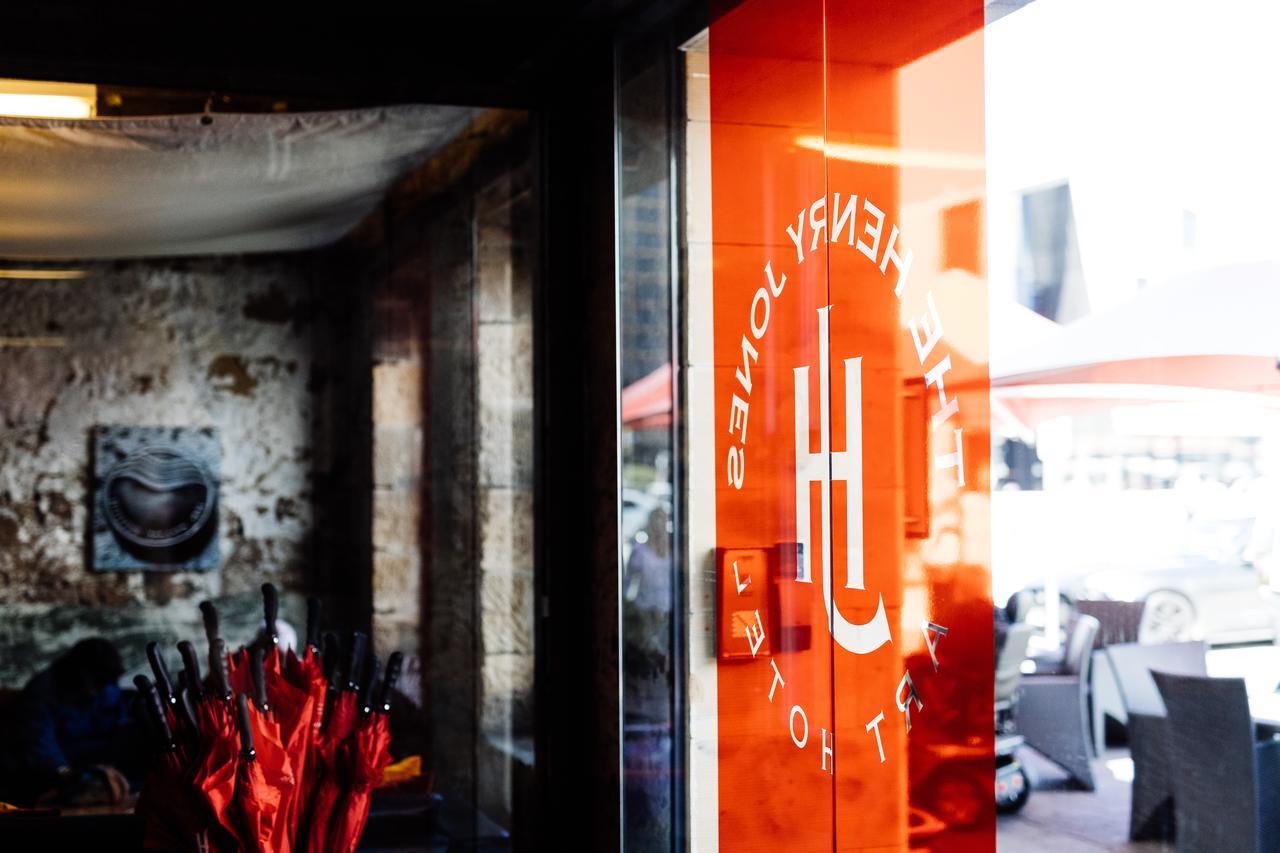 The Henry Jones Art Hotel Hobart Exteriör bild Entrance to the hotel