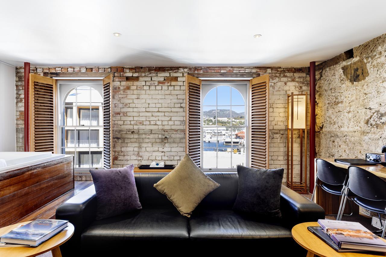 The Henry Jones Art Hotel Hobart Exteriör bild The interior of a suite at the hotel