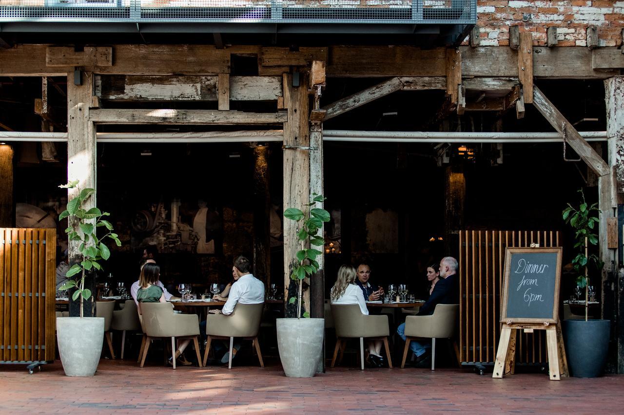 The Henry Jones Art Hotel Hobart Exteriör bild The exterior of the restaurant in 2019
